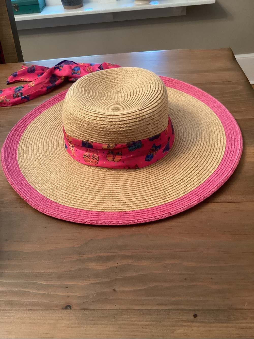 LAUREL BURCH VINTAGE WIDE BRIMMED STRAW HAT STYLIZED CAT FACE HAT BAND TAN PINK